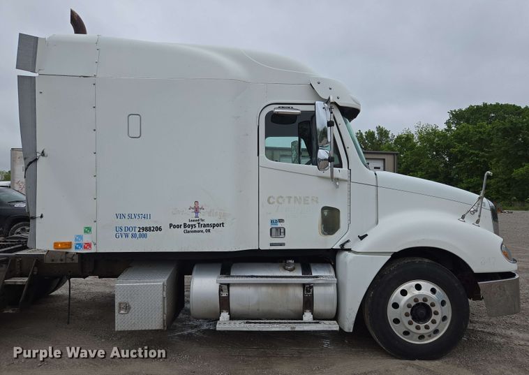 image for item EL2070 2005 Freightliner Columbia semi truck