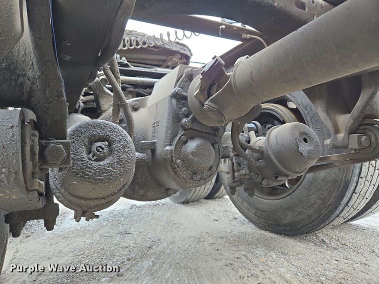 image for item EL2070 2005 Freightliner Columbia semi truck