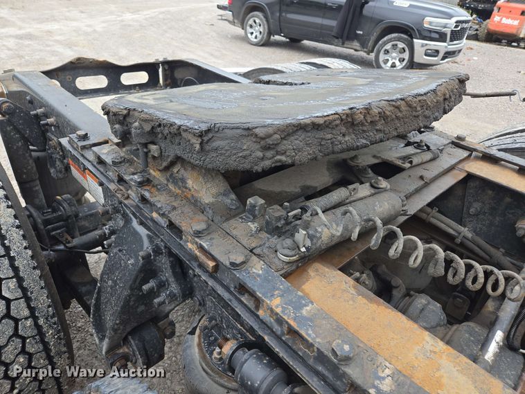 image for item EL2070 2005 Freightliner Columbia semi truck