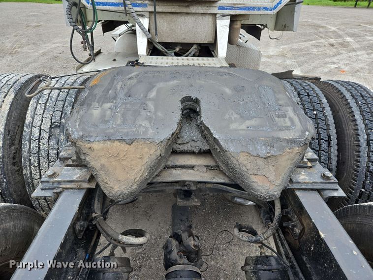 image for item EL2070 2005 Freightliner Columbia semi truck