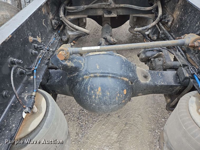 image for item EL2070 2005 Freightliner Columbia semi truck