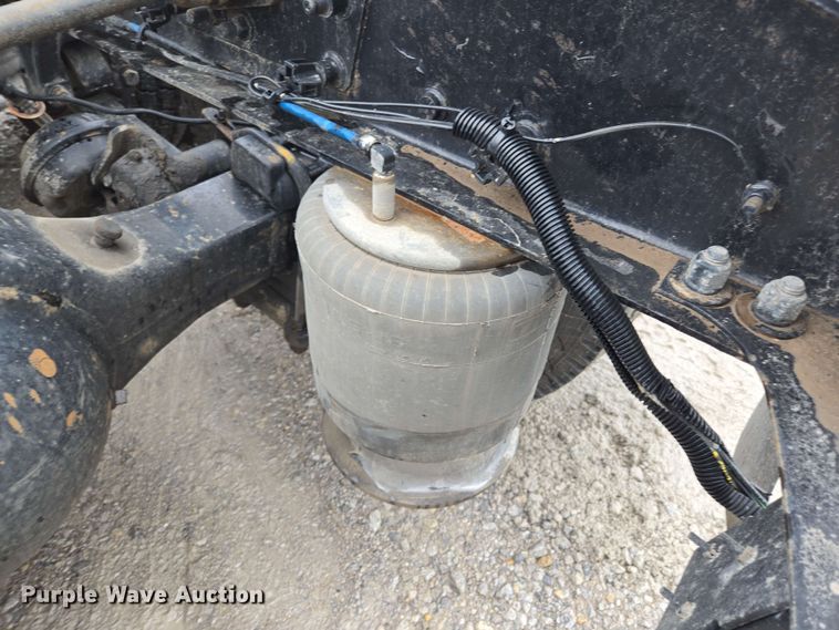 image for item EL2070 2005 Freightliner Columbia semi truck