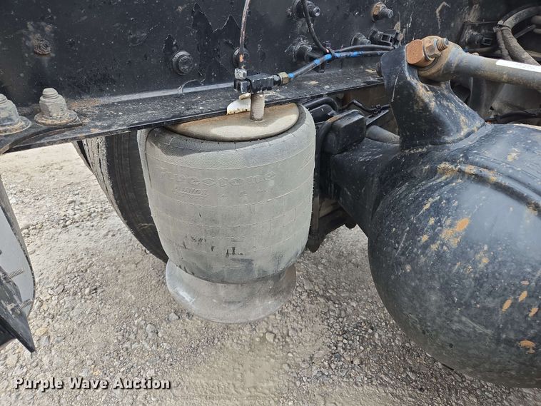 image for item EL2070 2005 Freightliner Columbia semi truck