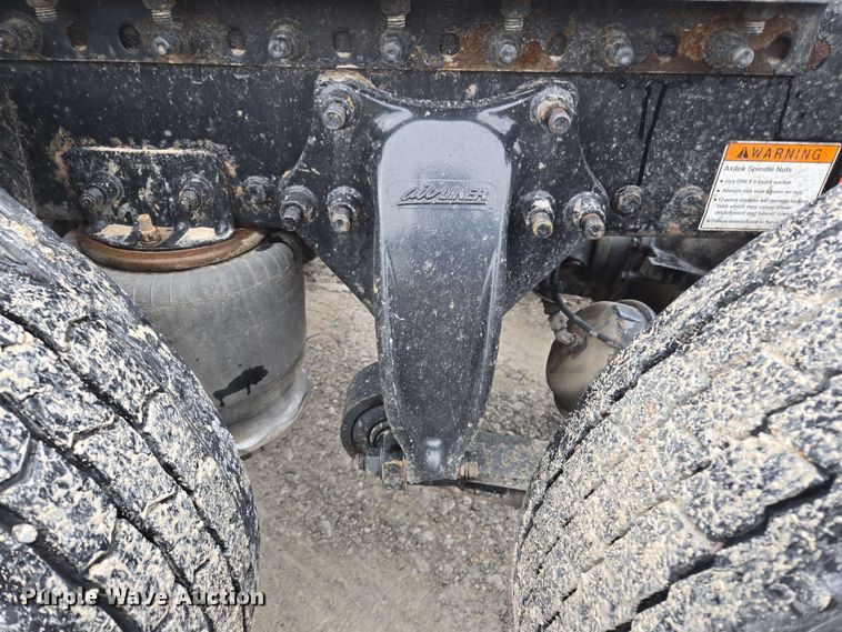 image for item EL2070 2005 Freightliner Columbia semi truck