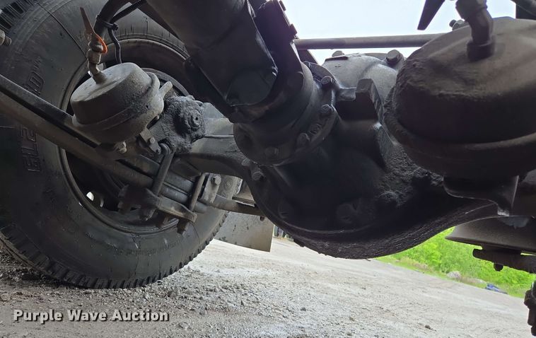 image for item EL2070 2005 Freightliner Columbia semi truck