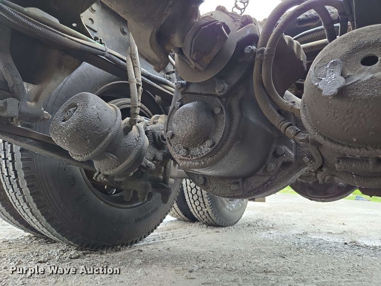 image for item EL2070 2005 Freightliner Columbia semi truck