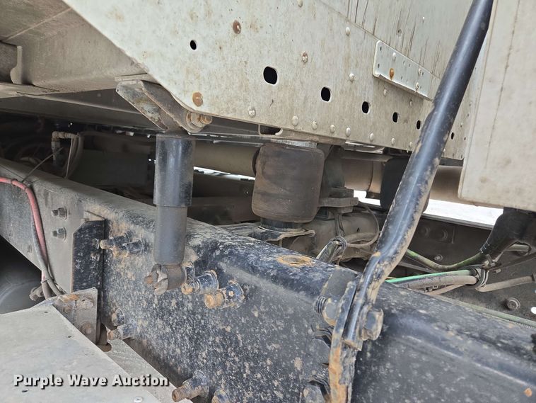 image for item EL2070 2005 Freightliner Columbia semi truck