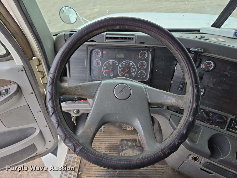 image for item EL2070 2005 Freightliner Columbia semi truck