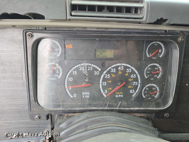 image for item EL2070 2005 Freightliner Columbia semi truck