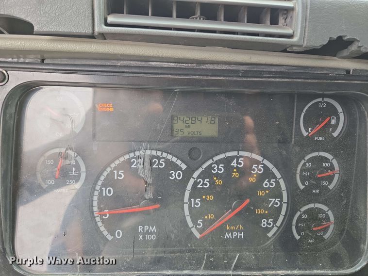 image for item EL2070 2005 Freightliner Columbia semi truck