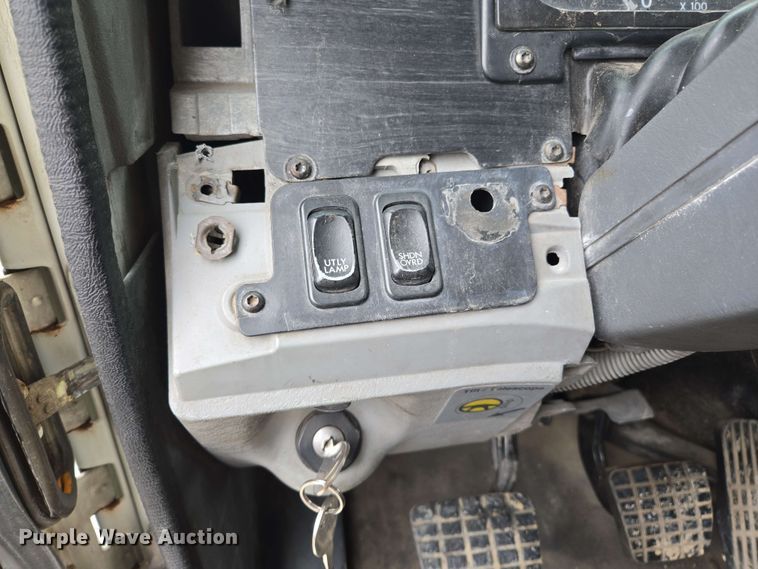 image for item EL2070 2005 Freightliner Columbia semi truck