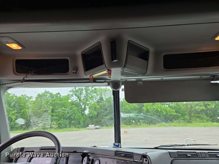 image for item EL2070 2005 Freightliner Columbia semi truck