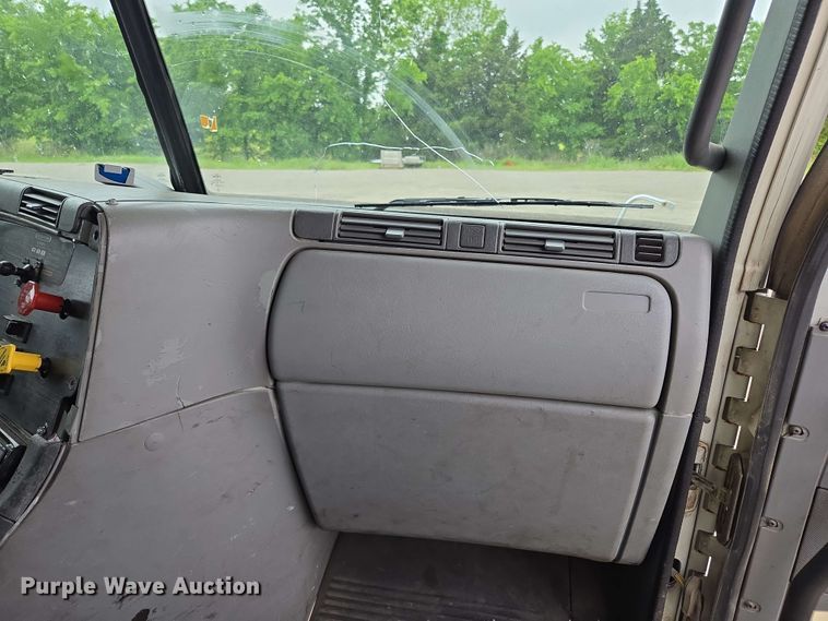 image for item EL2070 2005 Freightliner Columbia semi truck