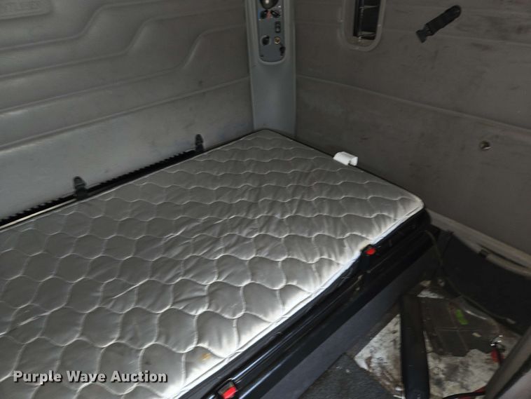 image for item EL2070 2005 Freightliner Columbia semi truck