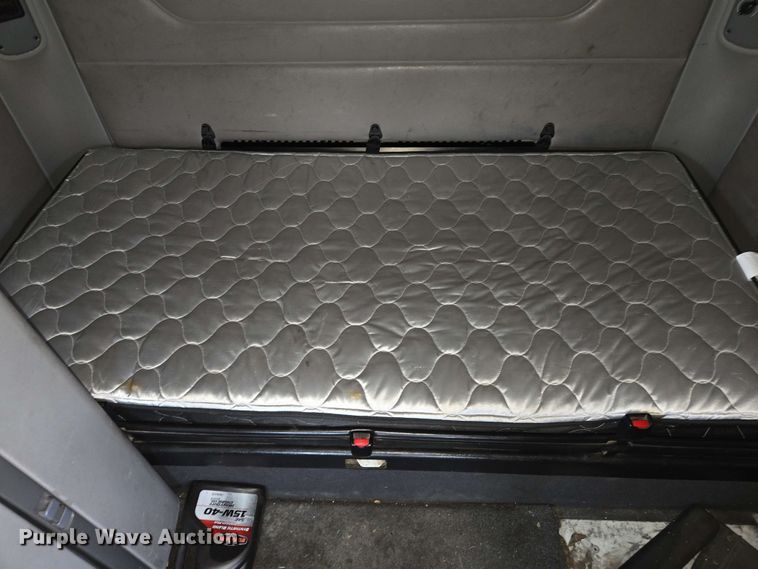 image for item EL2070 2005 Freightliner Columbia semi truck