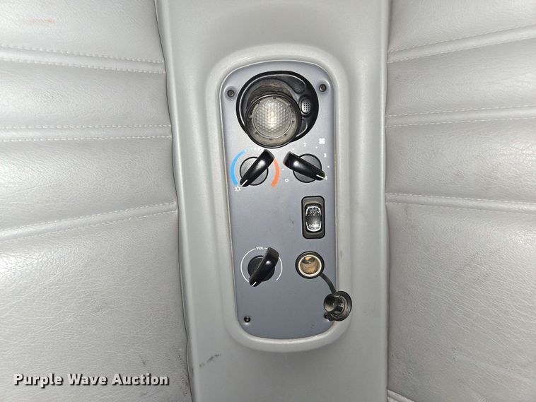 image for item EL2070 2005 Freightliner Columbia semi truck