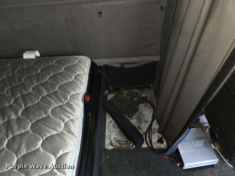 image for item EL2070 2005 Freightliner Columbia semi truck