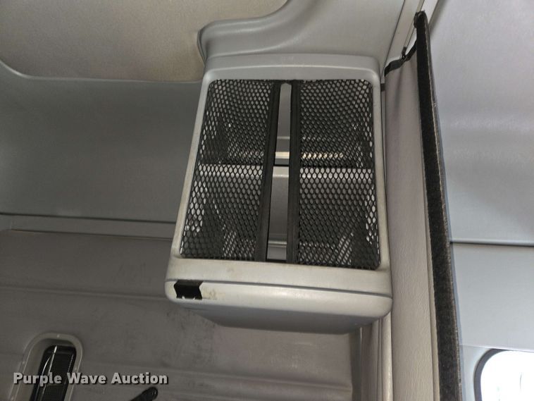 image for item EL2070 2005 Freightliner Columbia semi truck