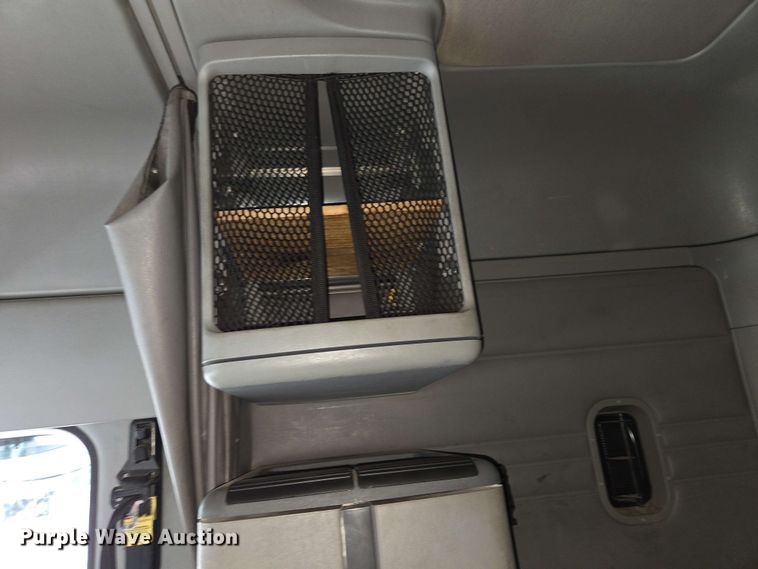 image for item EL2070 2005 Freightliner Columbia semi truck