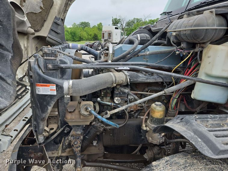 image for item EL2070 2005 Freightliner Columbia semi truck