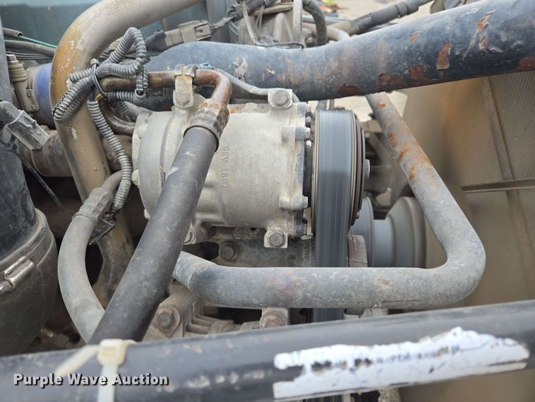 image for item EL2070 2005 Freightliner Columbia semi truck