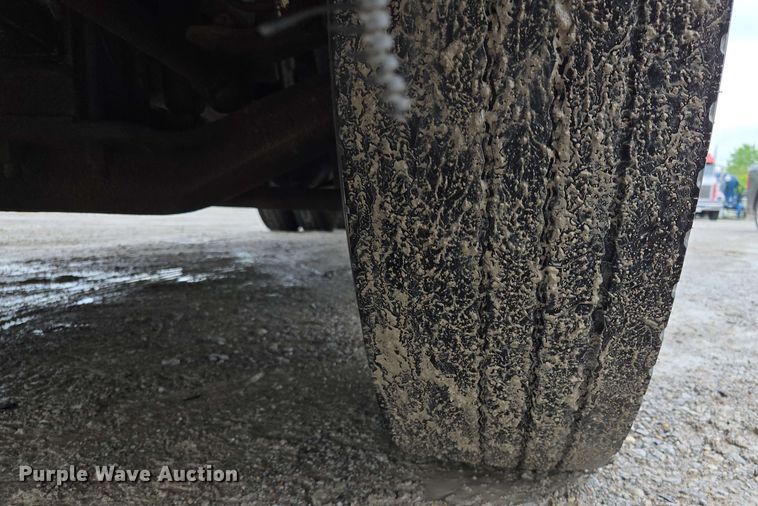 image for item EL2070 2005 Freightliner Columbia semi truck