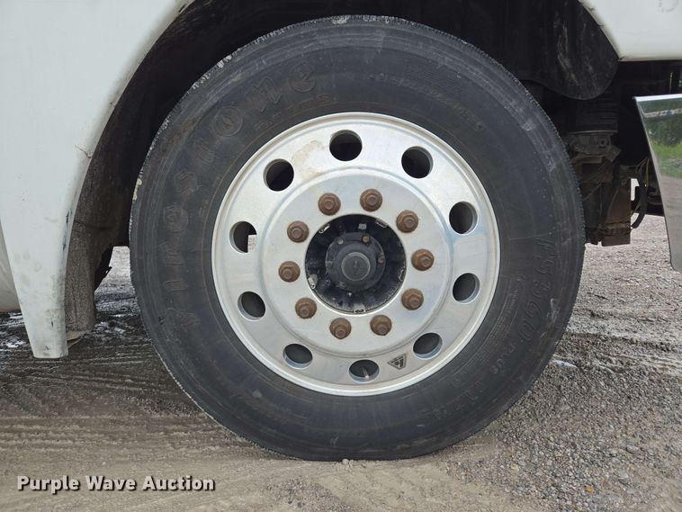 image for item EL2070 2005 Freightliner Columbia semi truck