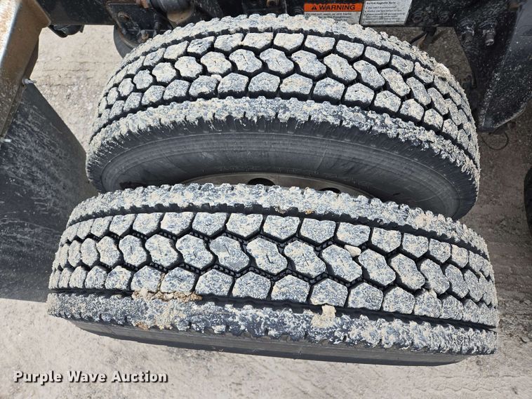 image for item EL2070 2005 Freightliner Columbia semi truck