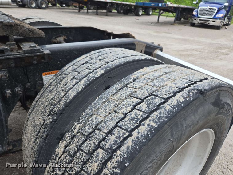 image for item EL2070 2005 Freightliner Columbia semi truck