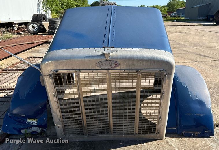 image for item EM2507 Peterbilt semi truck hood