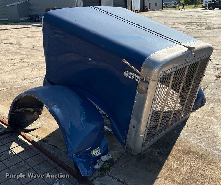 image for item EM2507 Peterbilt semi truck hood