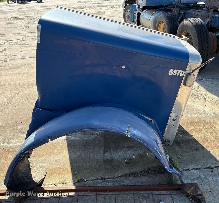 image for item EM2507 Peterbilt semi truck hood