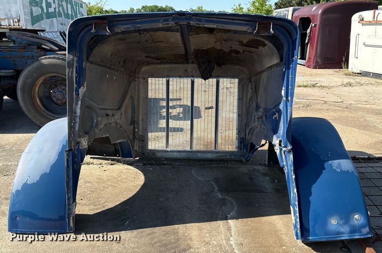 image for item EM2507 Peterbilt semi truck hood