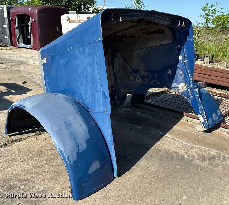 image for item EM2507 Peterbilt semi truck hood