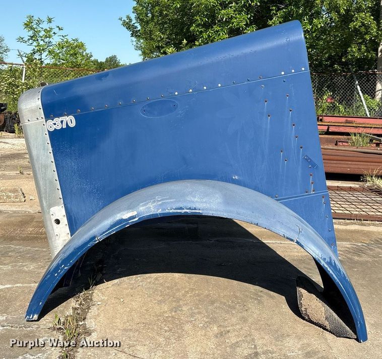 image for item EM2507 Peterbilt semi truck hood