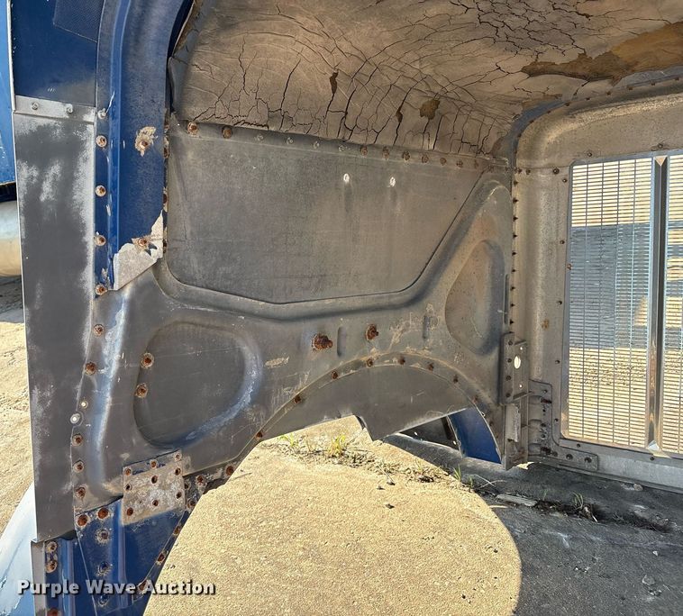 image for item EM2507 Peterbilt semi truck hood