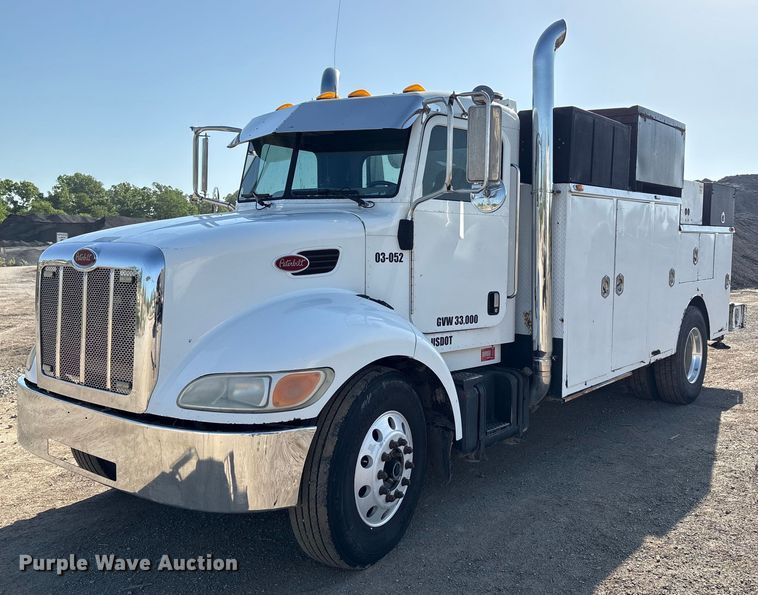 image for item EM2523 2005 Peterbilt 335 utility / service truck