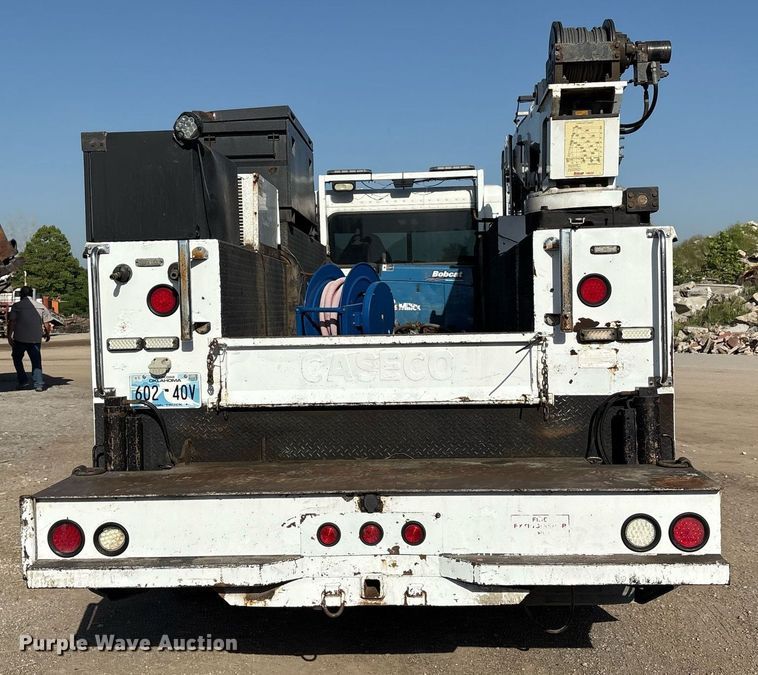 image for item EM2523 2005 Peterbilt 335 utility / service truck