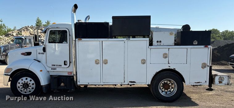image for item EM2523 2005 Peterbilt 335 utility / service truck