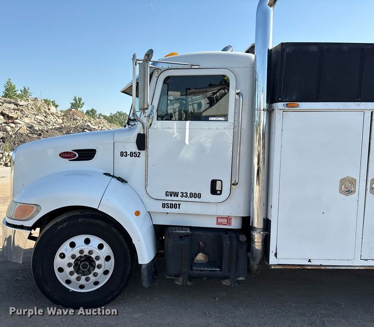 image for item EM2523 2005 Peterbilt 335 utility / service truck