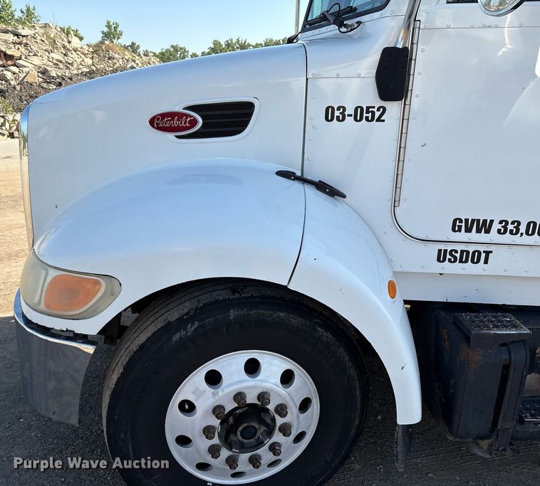 image for item EM2523 2005 Peterbilt 335 utility / service truck