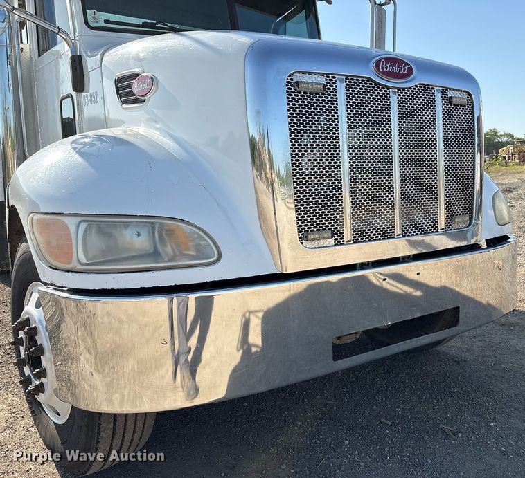 image for item EM2523 2005 Peterbilt 335 utility / service truck