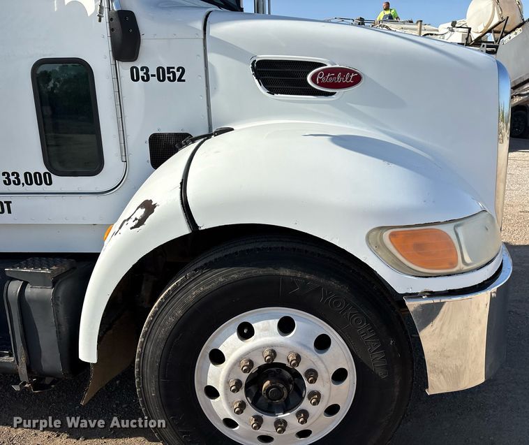 image for item EM2523 2005 Peterbilt 335 utility / service truck