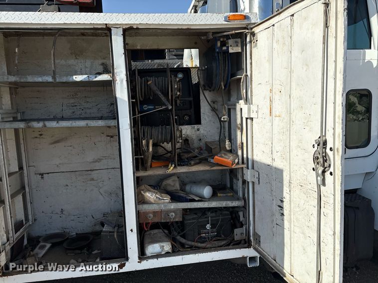 image for item EM2523 2005 Peterbilt 335 utility / service truck