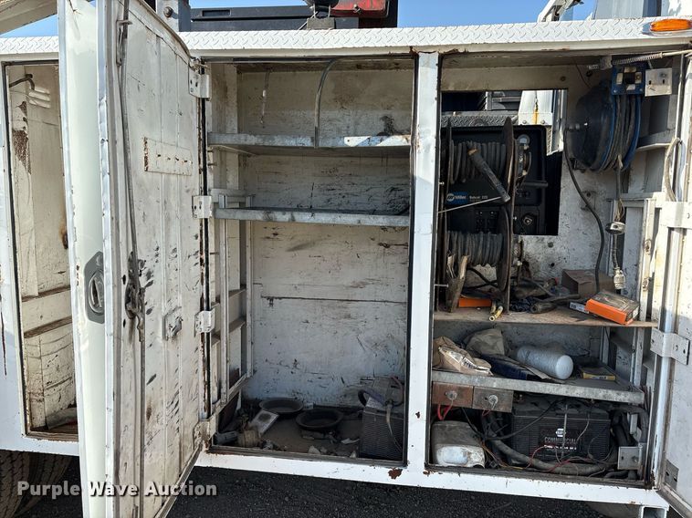 image for item EM2523 2005 Peterbilt 335 utility / service truck