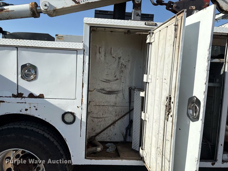 image for item EM2523 2005 Peterbilt 335 utility / service truck