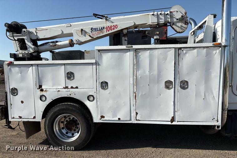 image for item EM2523 2005 Peterbilt 335 utility / service truck