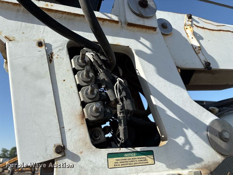 image for item EM2523 2005 Peterbilt 335 utility / service truck