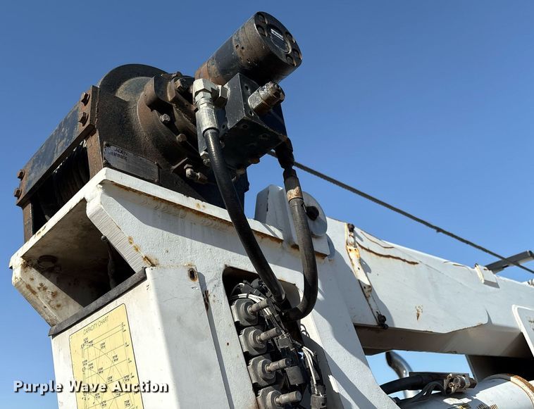 image for item EM2523 2005 Peterbilt 335 utility / service truck