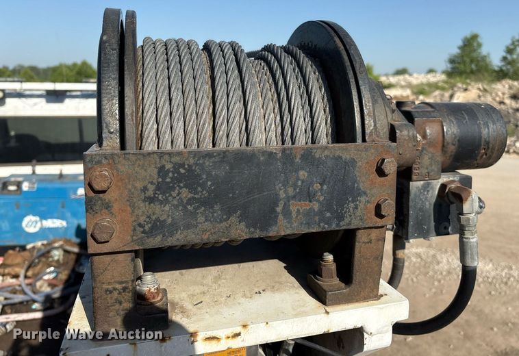 image for item EM2523 2005 Peterbilt 335 utility / service truck